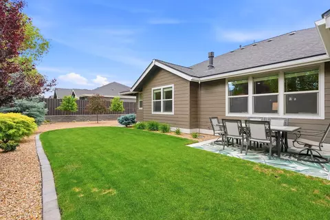 Exterior - 2714 NW 23rd Loop, Redmond, OR 97756 photo 9 of 18
