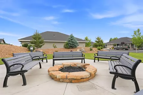 View/Area - 2714 NW 23rd Loop, Redmond, OR 97756 photo 2 of 4
