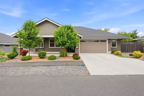 2714 NW 23rd Loop, Redmond, OR 97756