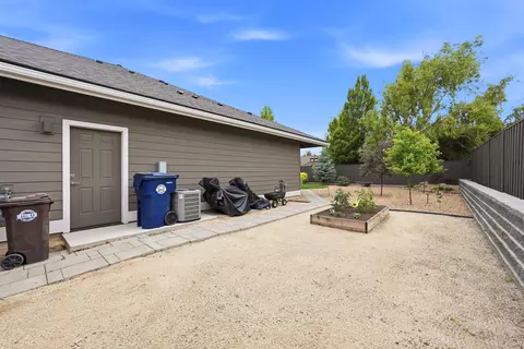 Exterior - 2714 NW 23rd Loop, Redmond, OR 97756 photo 13 of 18