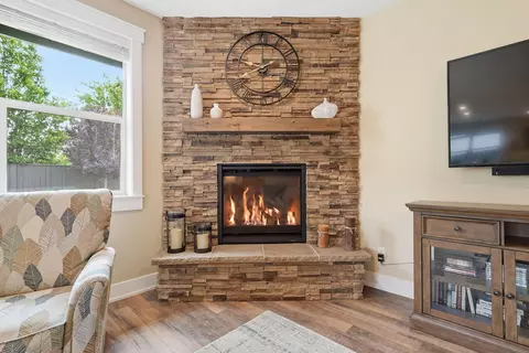 Living - 2714 NW 23rd Loop, Redmond, OR 97756 photo 4 of 6