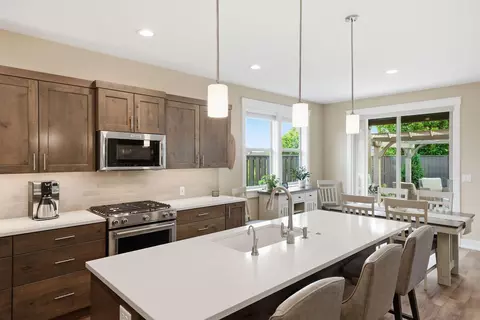 Kitchen - 2714 NW 23rd Loop, Redmond, OR 97756 photo 3 of 6