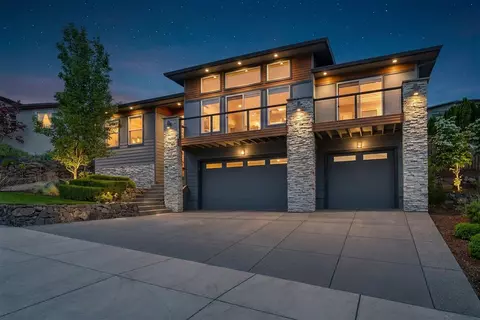 4461 Vista Pointe Dr, Medford, OR 97504