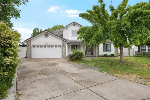 752 Mallory Ct, Central Point, OR 97502