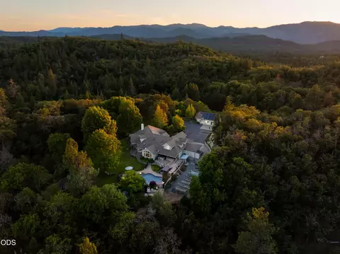 1117 Peco Rd, Grants Pass, OR 97526