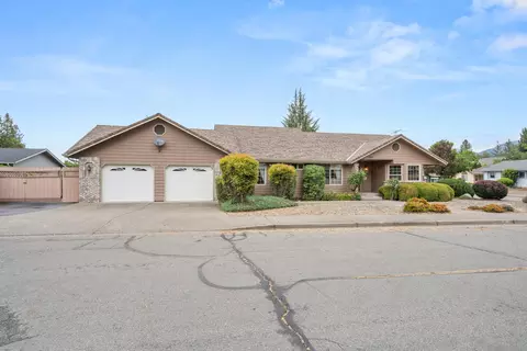 1449 Ben Aire Cir, Grants Pass, OR 97527