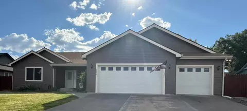 3276 Hammer St, Klamath Falls, OR 97603
