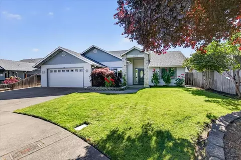 1691 Nunnwood Ln, Grants Pass, OR 97527