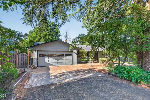 1996 Woodlawn Dr, Medford, OR 97504