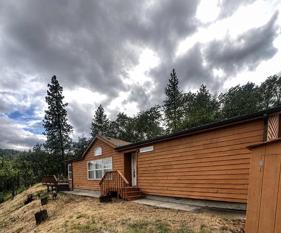 479 Wagon Trail Dr, Jacksonville, OR 97530