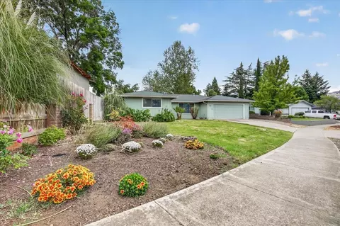 415 Sutter Ave, Medford, OR 97504