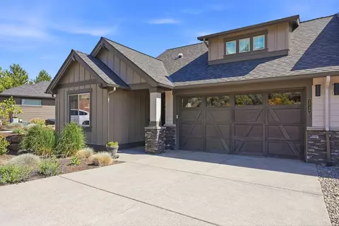 2736 NW Fairway Heights Dr, Bend, OR 97703
