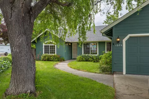 1375 Forestview Dr, Grants Pass, OR 97527