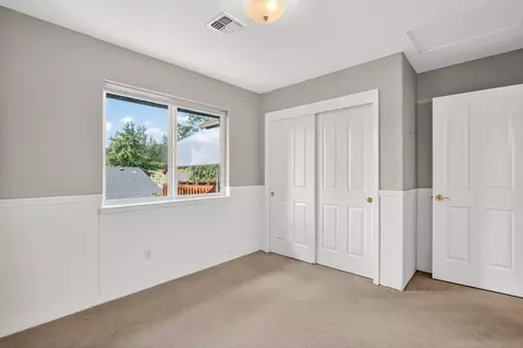 Bedroom - 1375 Forestview Dr, Grants Pass, OR 97527 photo 7 of 7