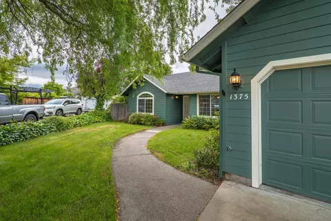 Exterior - 1375 Forestview Dr, Grants Pass, OR 97527 photo 13 of 14