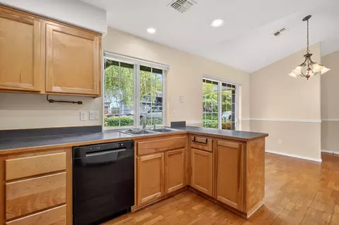 Kitchen - 1375 Forestview Dr, Grants Pass, OR 97527 photo 4 of 4