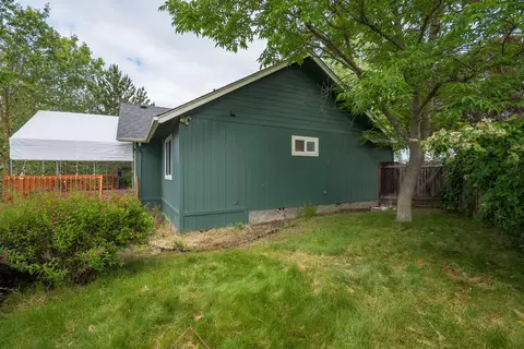 Exterior - 1375 Forestview Dr, Grants Pass, OR 97527 photo 11 of 14