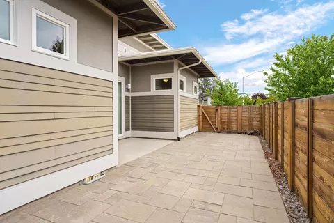 Exterior - 63367 NW Clearstone Dr, Bend, OR 97703 photo 5 of 6
