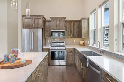 Kitchen - 63367 NW Clearstone Dr, Bend, OR 97703 photo 2 of 3