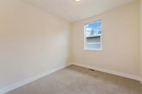 Bedroom - 63367 NW Clearstone Dr, Bend, OR 97703 photo 3 of 3