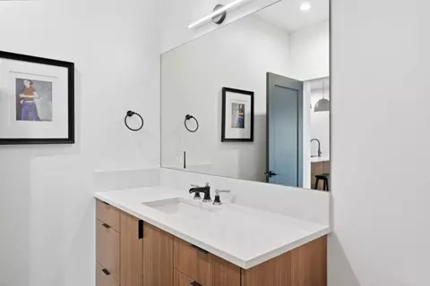 Bath - 20172 Soft Breeze Ct, Bend, OR 97703 photo 7 of 9