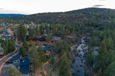 View/Area - 20172 Soft Breeze Ct, Bend, OR 97703 photo 5 of 6