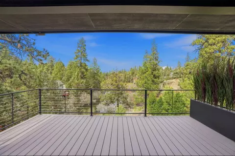 Exterior - 20172 Soft Breeze Ct, Bend, OR 97703 photo 4 of 7