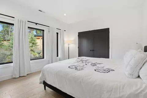 Bedroom - 20172 Soft Breeze Ct, Bend, OR 97703 photo 3 of 5