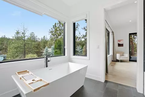 Bath - 20172 Soft Breeze Ct, Bend, OR 97703 photo 1 of 9