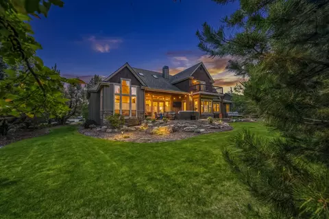 9009 Merlin Dr, Redmond, OR 97756