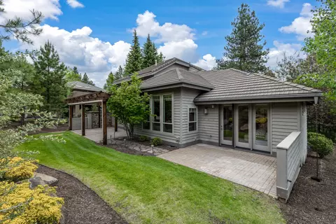 Exterior - 19598 Green Lakes Loop, Bend, OR 97702 photo 11 of 17