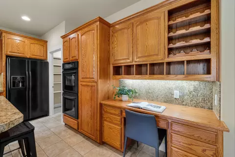 Kitchen - 19598 Green Lakes Loop, Bend, OR 97702 photo 3 of 5