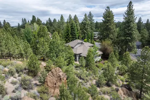 View/Area - 19598 Green Lakes Loop, Bend, OR 97702 photo 2 of 17