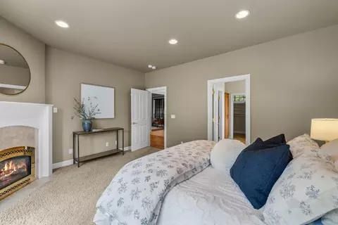 Bedroom - 19598 Green Lakes Loop, Bend, OR 97702 photo 1 of 12