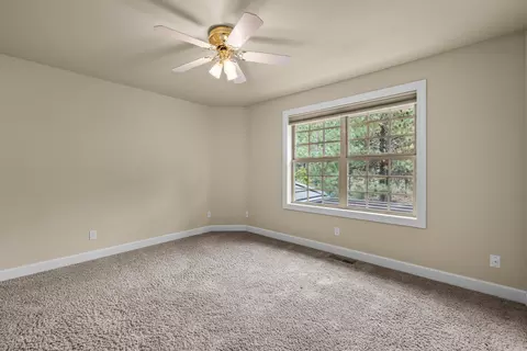 Bedroom - 19598 Green Lakes Loop, Bend, OR 97702 photo 6 of 12