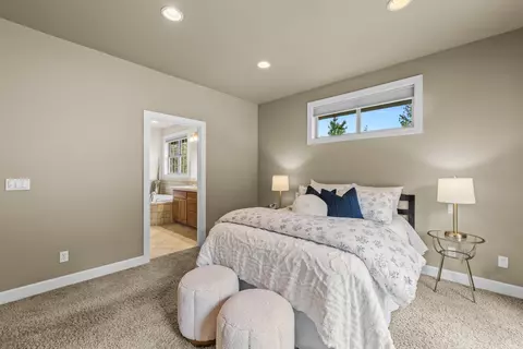 Bedroom - 19598 Green Lakes Loop, Bend, OR 97702 photo 3 of 12