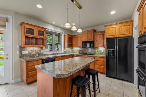 Kitchen - 19598 Green Lakes Loop, Bend, OR 97702 photo 1 of 5