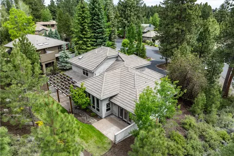 View/Area - 19598 Green Lakes Loop, Bend, OR 97702 photo 1 of 17