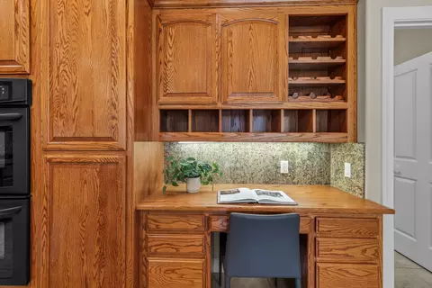 Kitchen - 19598 Green Lakes Loop, Bend, OR 97702 photo 4 of 5