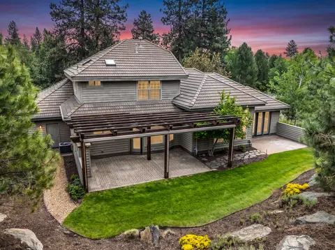 Exterior - 19598 Green Lakes Loop, Bend, OR 97702 photo 16 of 17