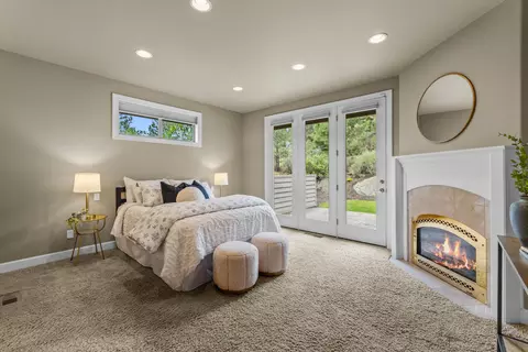 Bedroom - 19598 Green Lakes Loop, Bend, OR 97702 photo 2 of 12