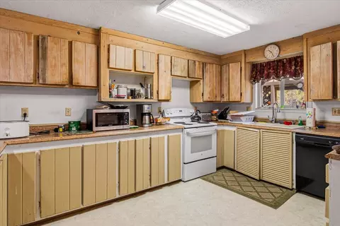 Kitchen - 54715 Silver Fox Dr, Bend, OR 97707 photo 1 of 4