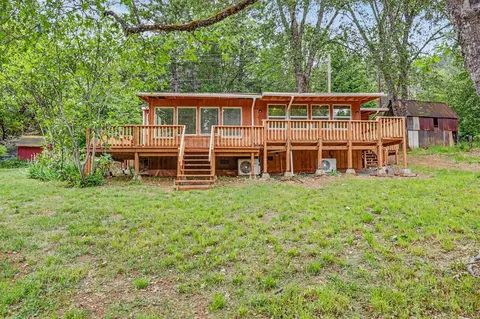206 Lower Wolf Creek Rd, Wolf Creek, OR 97497