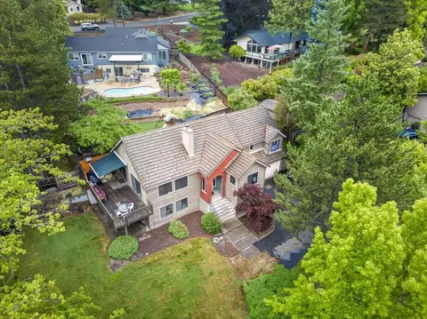 1477 Angelcrest Dr, Medford, OR 97504