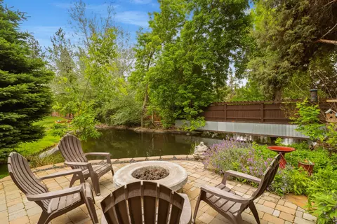 21125 Bear Creek Rd, Bend, OR 97701