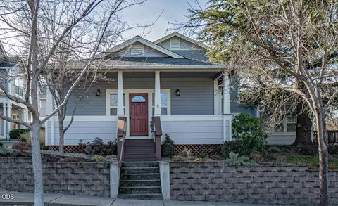 472 Scenic Dr, Ashland, OR 97520