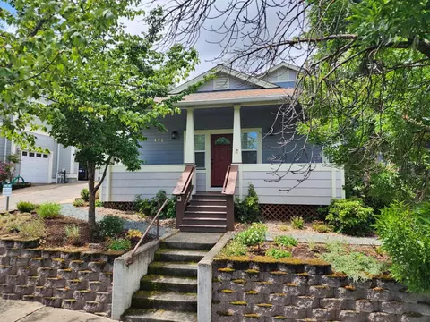 472 Scenic Dr, Ashland, OR 97520