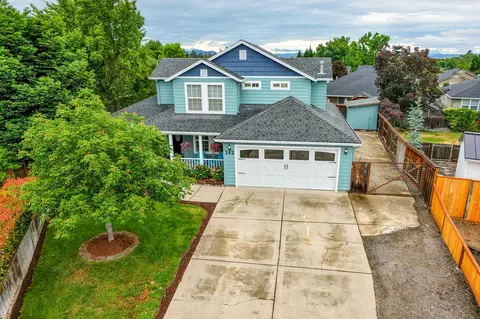 545 Diego Ct, Central Point, OR 97502