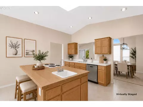 Kitchen - 182 Eagles View Dr, Grants Pass, OR 97527 photo 2 of 4