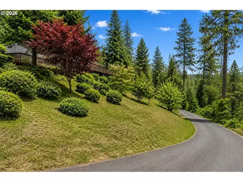 Exterior - 182 Eagles View Dr, Grants Pass, OR 97527 photo 7 of 10